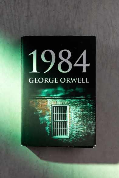 1984 de George Orwell – Résumé et message du roman